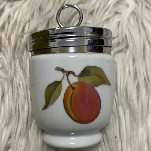 NWOT ROYAL WORCHESTER PORCELAIN ENGLAND EGG COBBLER PEACHES & BERRIES SET  OF 4 - Picture 2 of 3